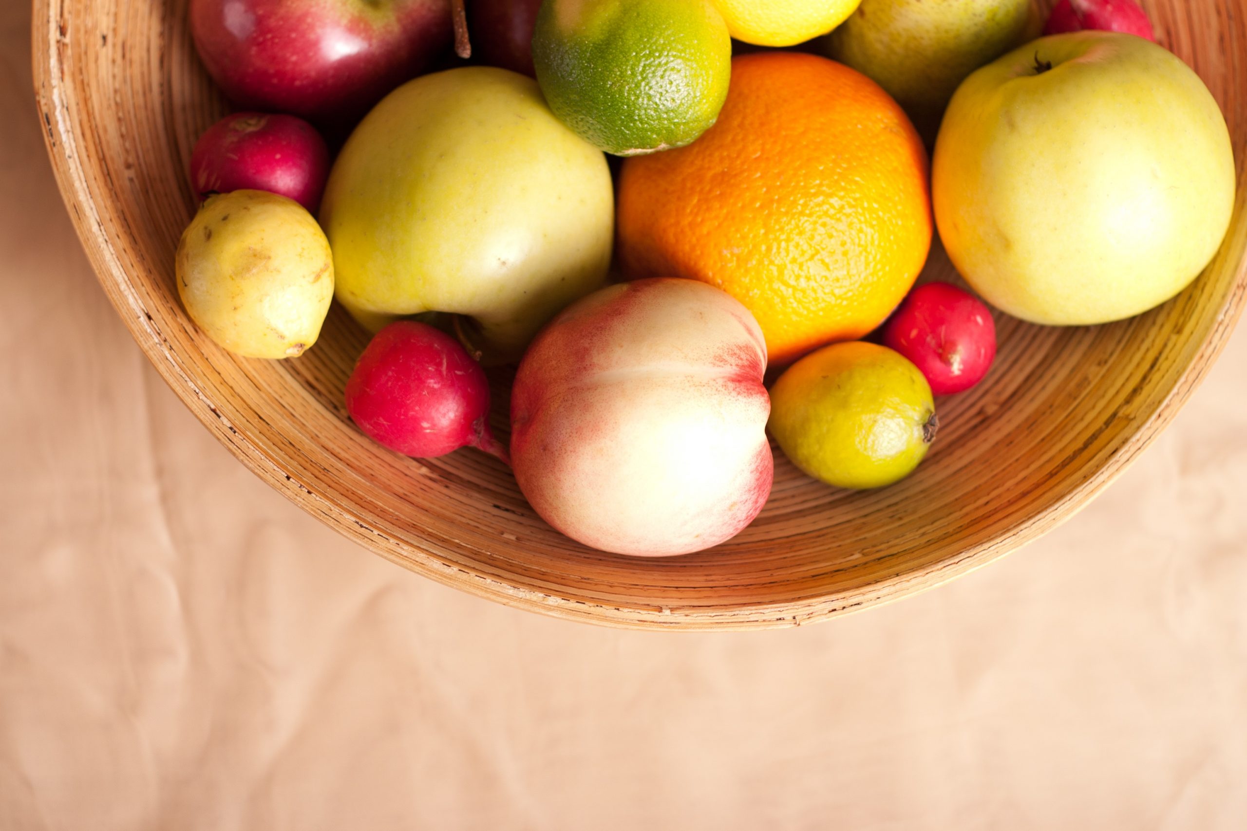 apple varieties in basket