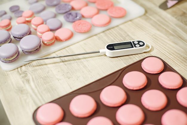 thermometer between two sheets of cookies